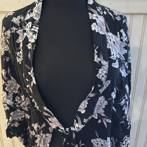 Spiritual Gangster OS Floral Print‎ Tie Kimono - Picture 2 of 11